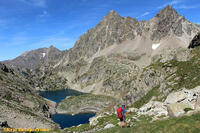 Descente vers les lacs d'Arriel Descente vers les lacs d'Arriel