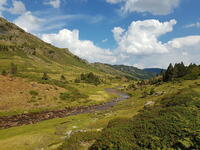 Et au milieu coule une rivière Et au milieu coule une rivière