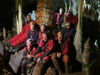 L'équipe de l'Aven des Quatre-Vents dans la salle introuvable L'équipe de l'Aven des Quatre-Vents dans la salle introuvable